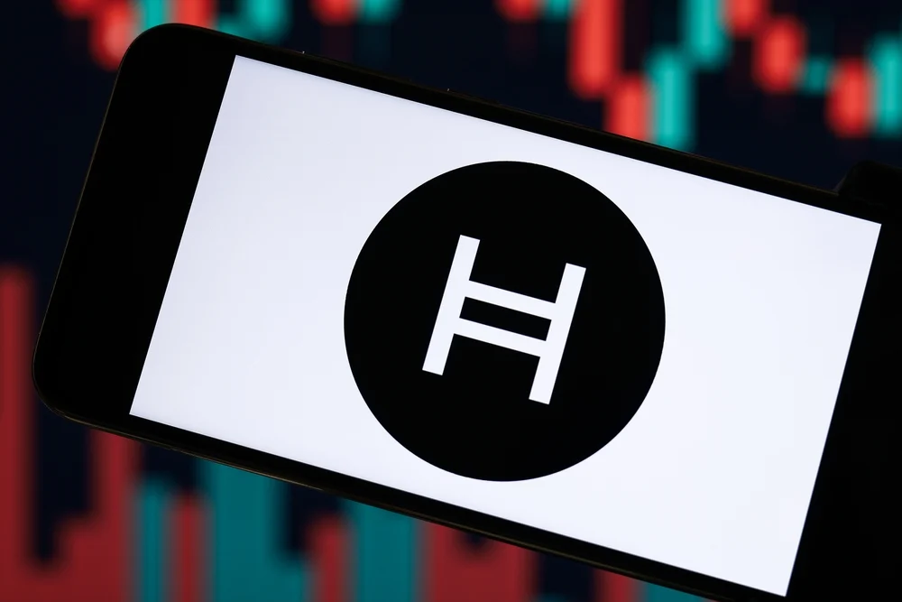 Hedera (HBAR) at a Crossroads: Navigating Market Turbulence Amidst Macroeconomic Headwinds