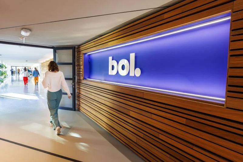 The Price of Trust: Dutch Consumer Association Challenges Amazon and Bol Over "Fake" Discounts