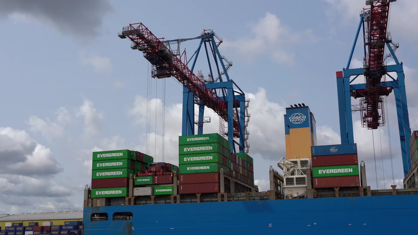 China’s Export Engine Defies Gravity: A Deep Dive into September’s Trade Surge