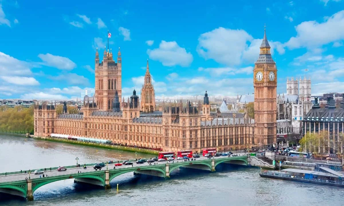 Tightening the Noose: UK Sanctions Target Crypto Infrastructure Facilitating Russian War Effort